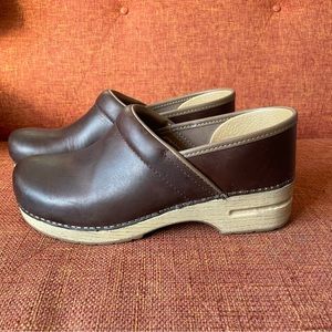 Dansko Professional Brown Oiled Pull Up Clog EU 42
